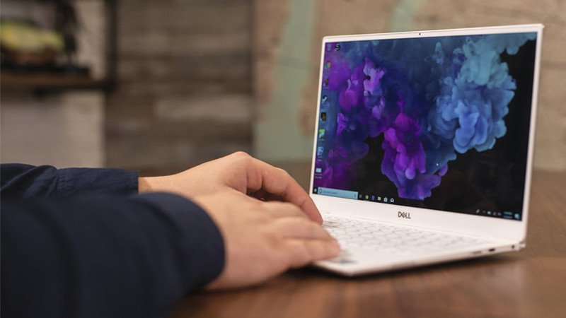 Laptop 13.3 inch nhỏ gọn, lý tưởng cho người dùng di động