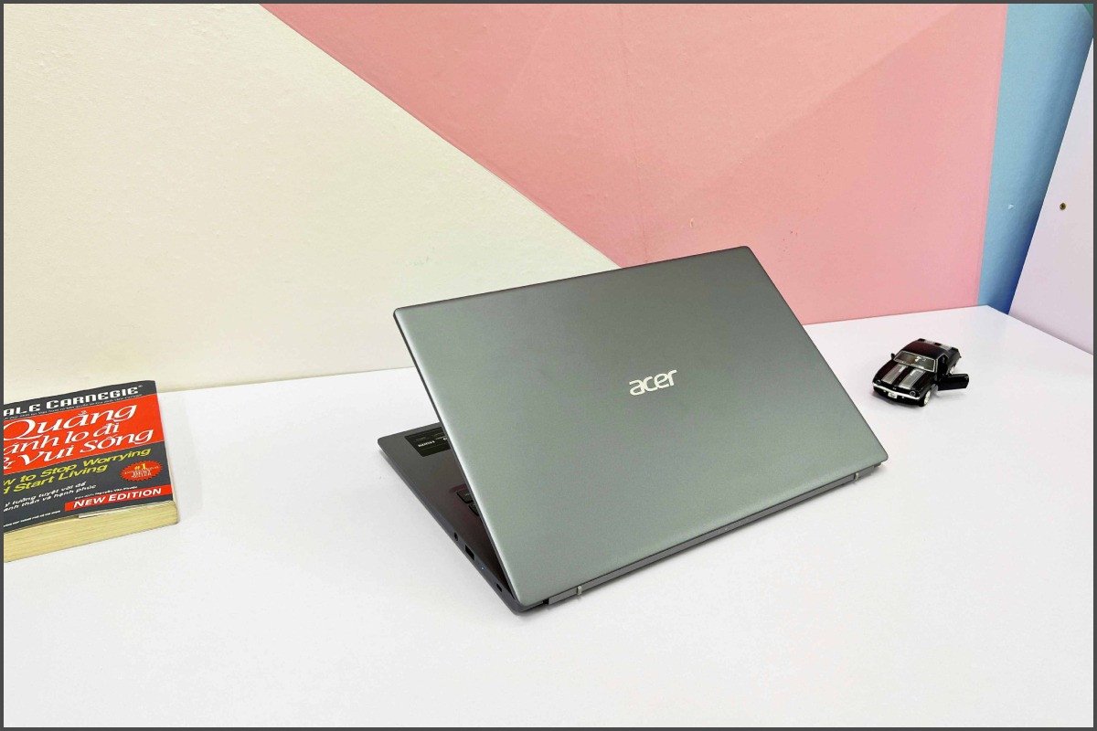 Laptop Acer Swift 3 14 AMD là sự kết hợp hoàn hảo giữa hiệu năng mạnh mẽ, thiết kế sang trọng và trọng lượng nhẹ