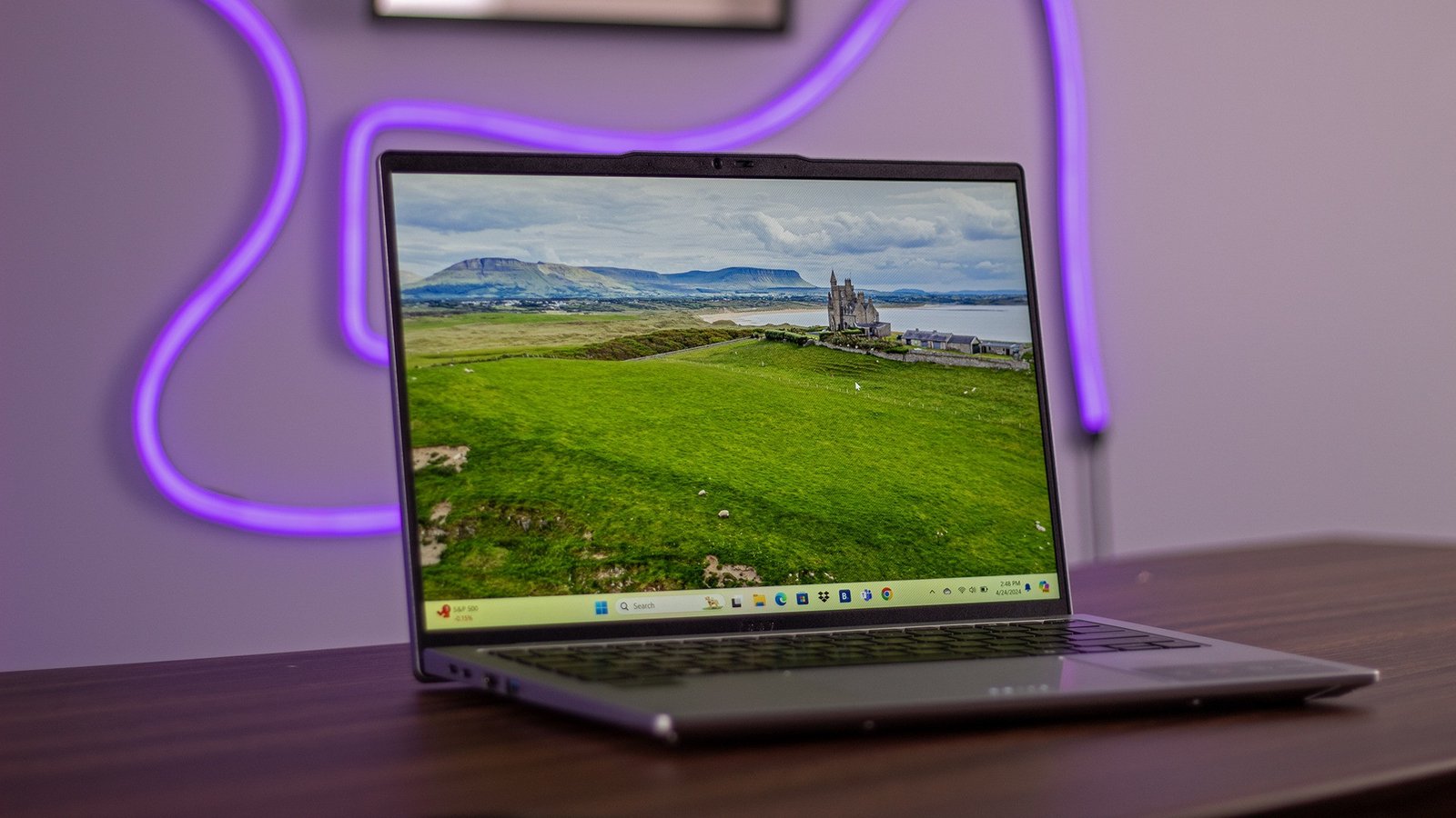 Laptop Acer Swift Go 14 với chip AMD Ryzen 5 và card đồ họa tích hợp