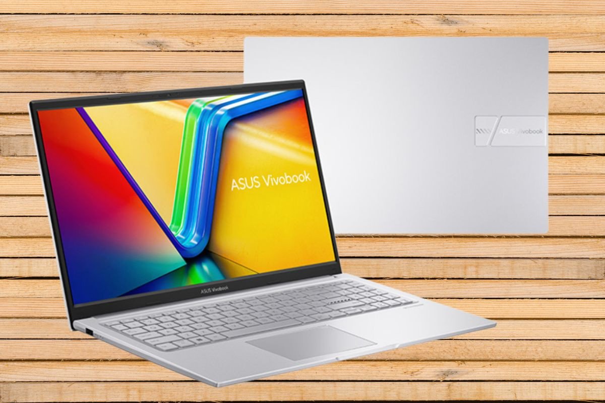 Laptop ASUS Vivobook 15 X1504VA-BQ2076W màu xanh, đang mở nắp với bàn phím và màn hình hiển thị