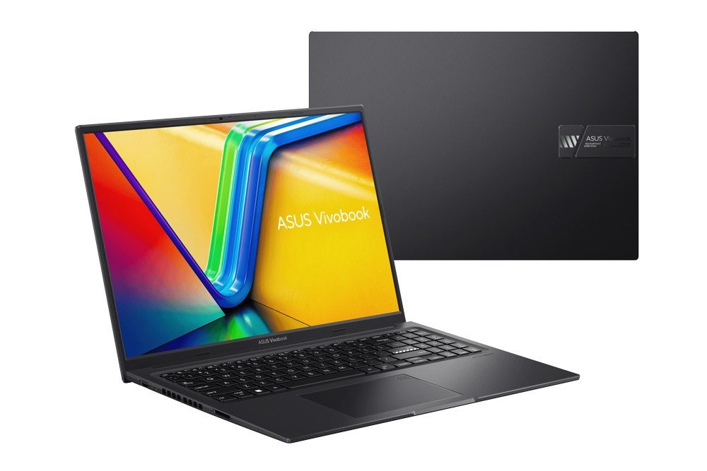 Laptop ASUS Vivobook 16X K3605VC-RP491W màu đen sang trọng mở màn hình và bàn phím.