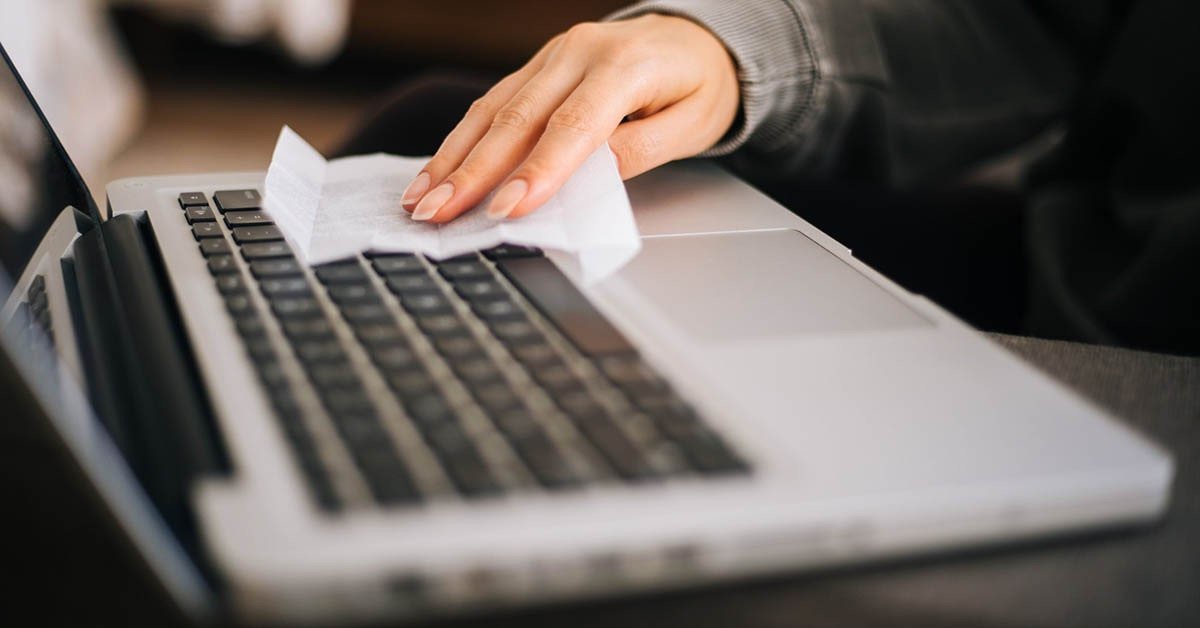 Laptop bị đổ nước lên bàn phím