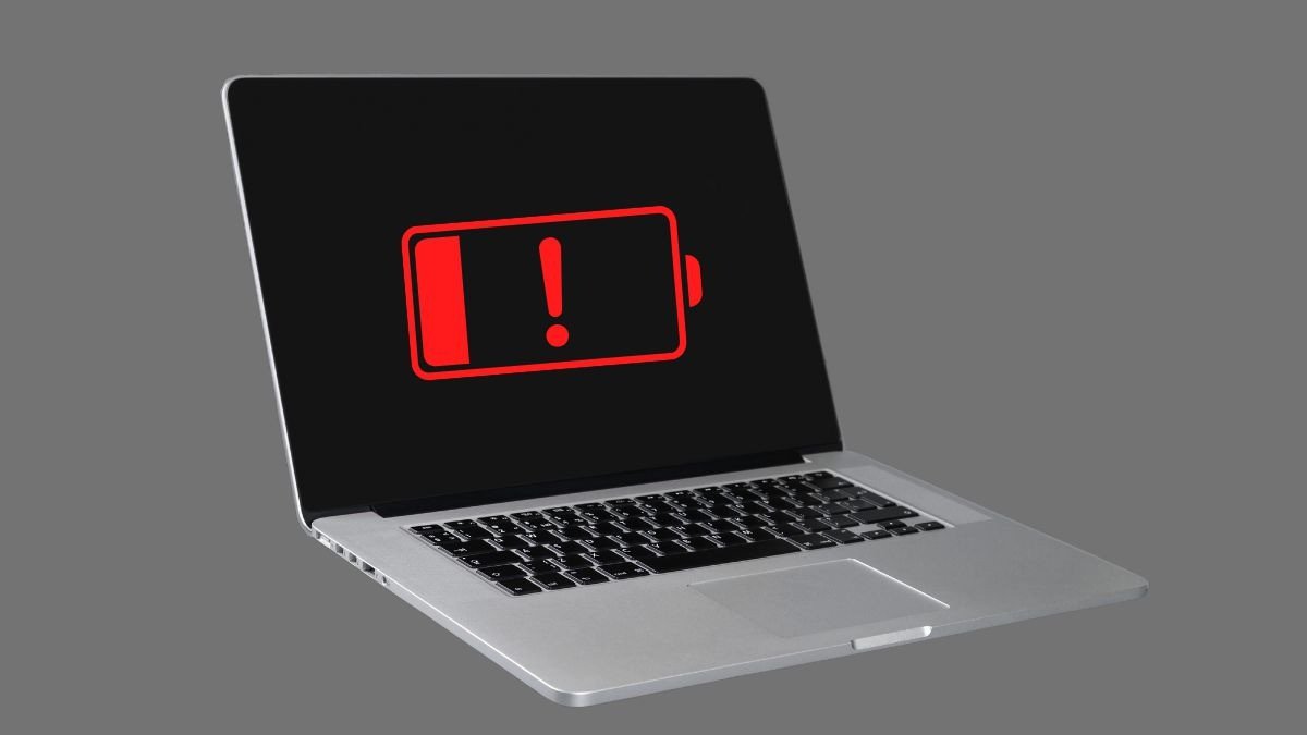 Laptop bị lỗi pin hiển thị biểu tượng báo pin yếu, một nguyên nhân khiến máy tính, laptop bị sập nguồn bật không lên.