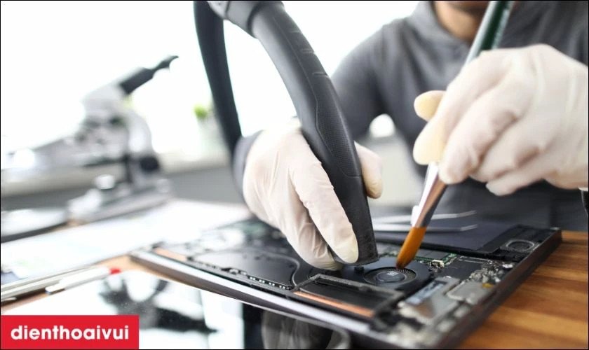 Laptop cần được vệ sinh khi có dấu hiệu nóng, chậm