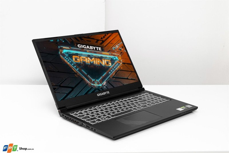 Laptop chơi game Gigabyte G5 KF5-53VN353SH với họa tiết Mecha