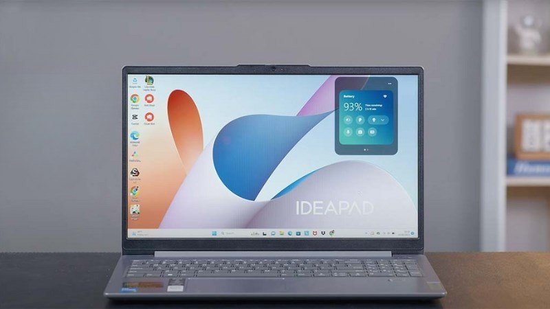 Laptop công nghệ thông tin với màn hình sáng rõ