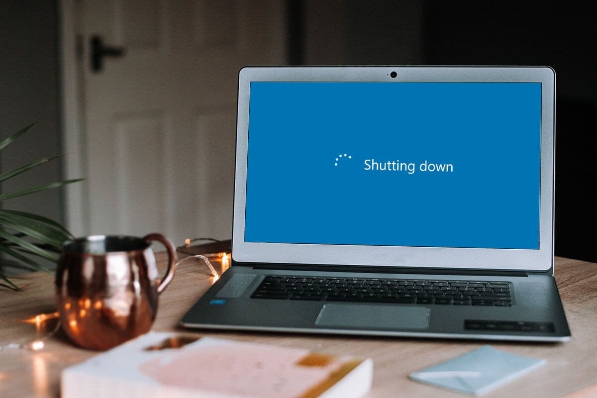 laptop đang bật nguồn