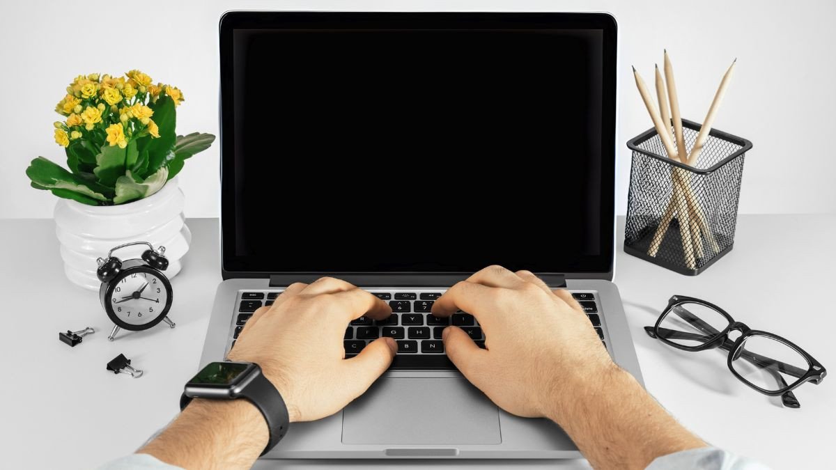 Laptop đang chạy tự nhiên tắt nguồn, tìm hiểu nguyên nhân và giải pháp hiệu quả