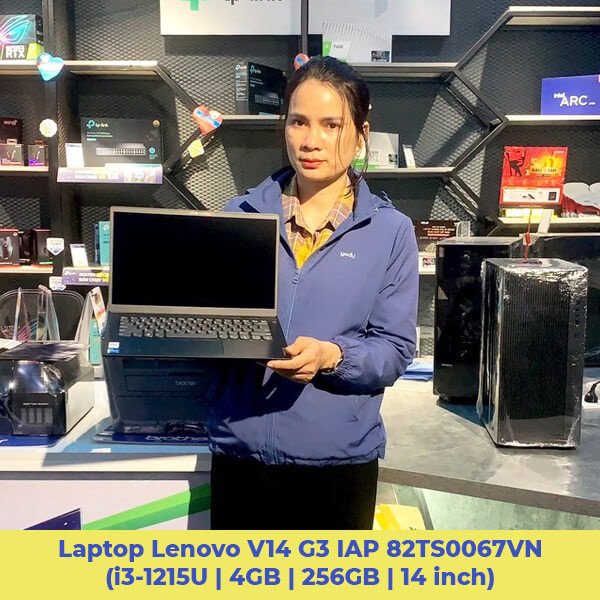 Laptop đang được nâng cấp ổ cứng SSD 240GB