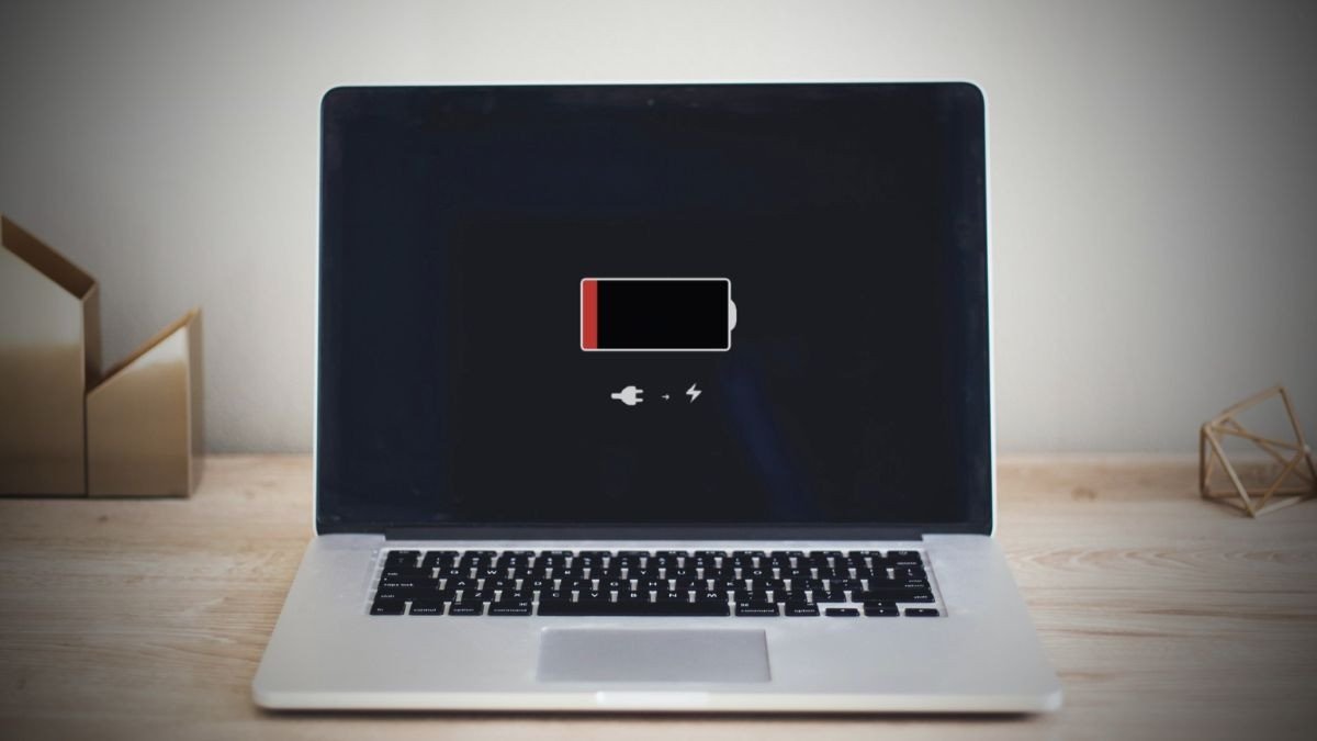 Laptop đang hoạt động thì đột ngột tắt nguồn