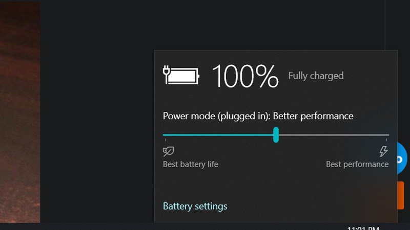 Laptop Dell đang sạc đầy 100% pin, kết thúc một chu kỳ xả pin laptop Dell.