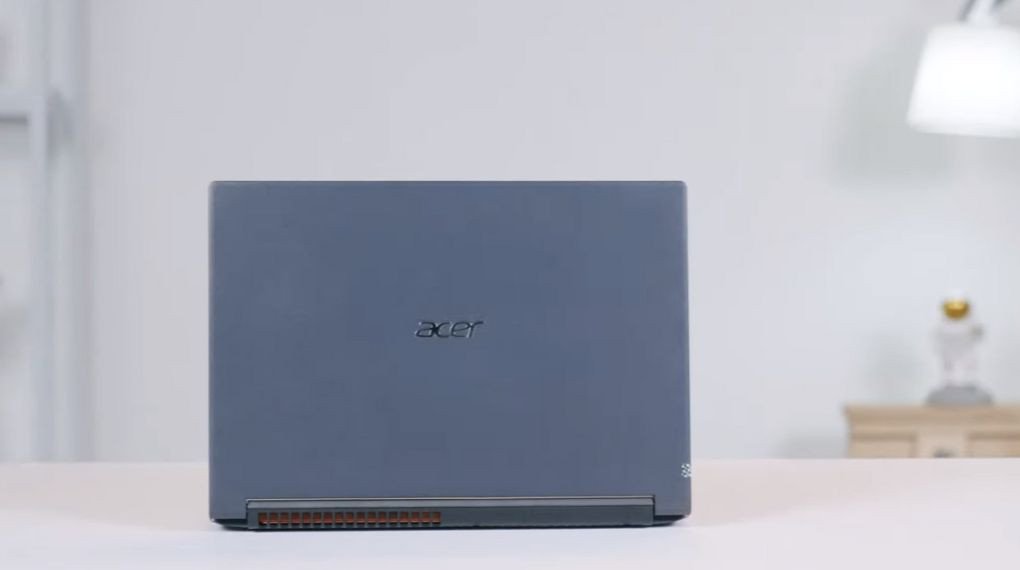 Laptop gaming Acer Aspire 7 A715 42G R05G với thiết kế màu đen lịch lãm