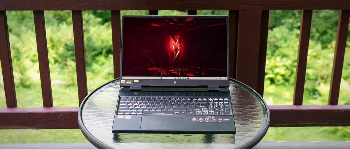 Laptop gaming Acer Nitro 16 với màn hình 16 inch độ phân giải cao