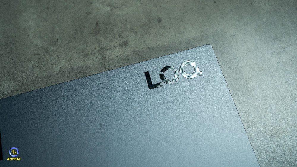 Laptop gaming Lenovo LOQ 15IRX9 83DV00D5VN với thiết kế tối giản, mạnh mẽ