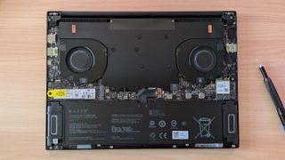 Laptop gaming Razer Blade 14 2025, trang bị card đồ họa RTX 5070 cho trải nghiệm mượt mà.