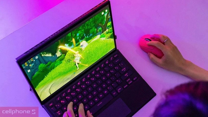 Laptop gaming với màn hình lớn và card đồ họa mạnh mẽ, mang lại trải nghiệm chơi game tốt nhất