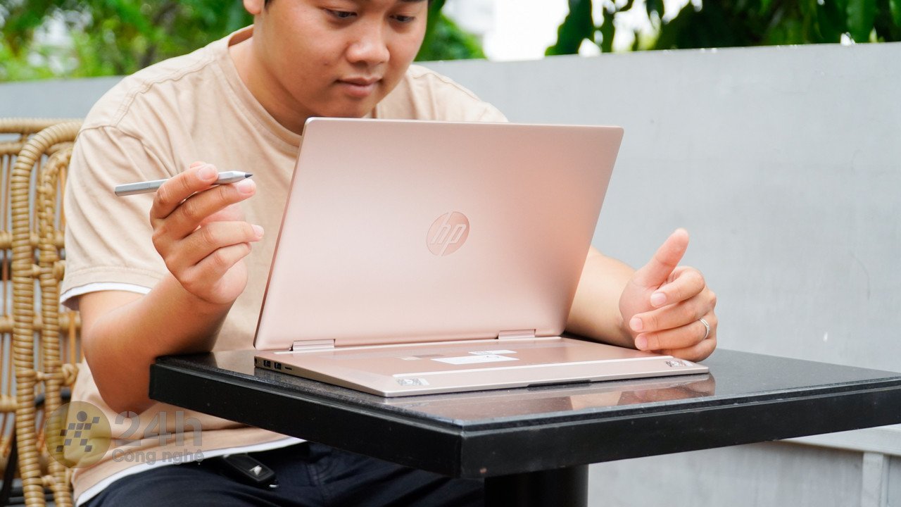 Laptop gập xoay đa năng cho học sinh