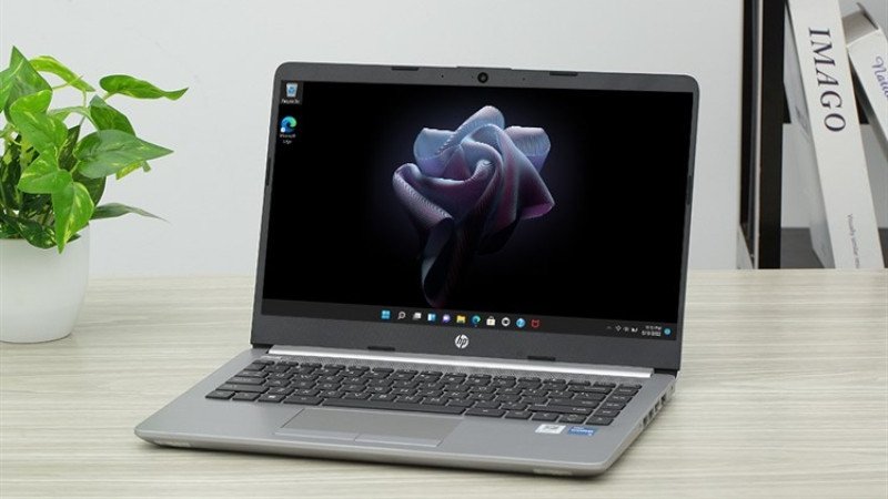 Laptop HP 240 G9 i3 1215U với màn hình chống chói