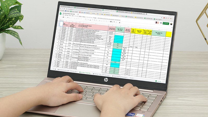 Laptop HP Pavilion 14 có khả năng chống chói hiệu quả