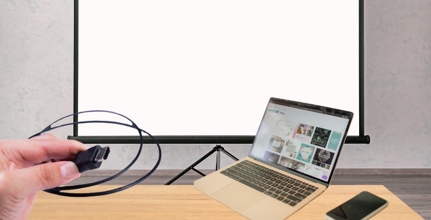 Laptop kết nối với máy chiếu qua cáp HDMI để chuyển chế độ trình chiếu