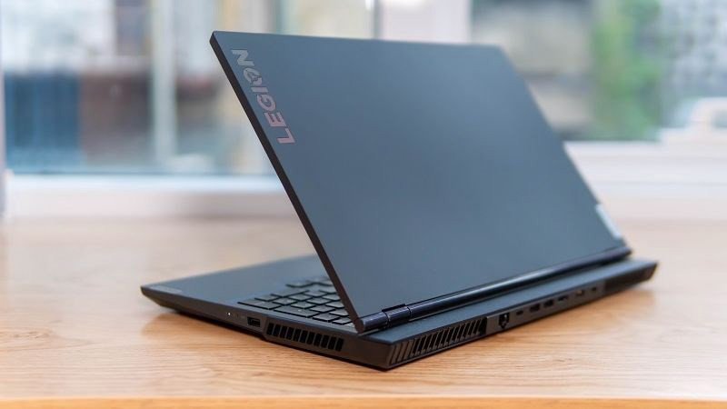 Laptop Lenovo với bàn phím nổi bật, độ bền cao
