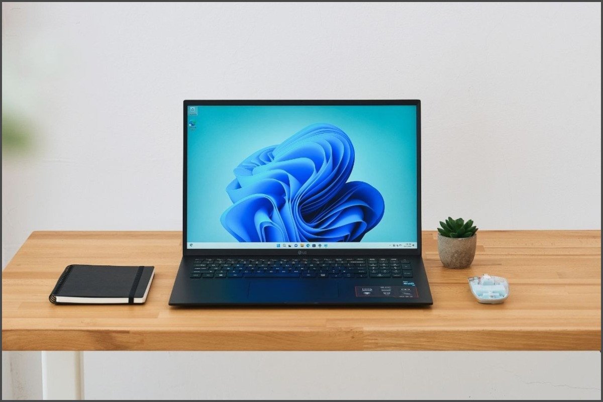 Laptop LG Gram 16 2024 siêu nhẹ và mạnh mẽ, lý tưởng cho giáo viên thường xuyên di chuyển