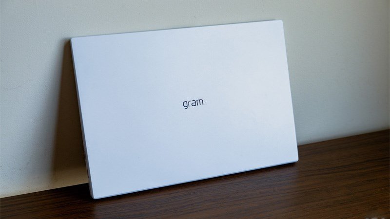 Laptop LG Gram siêu nhẹ, màn hình viền mỏng, thiết kế tinh tế