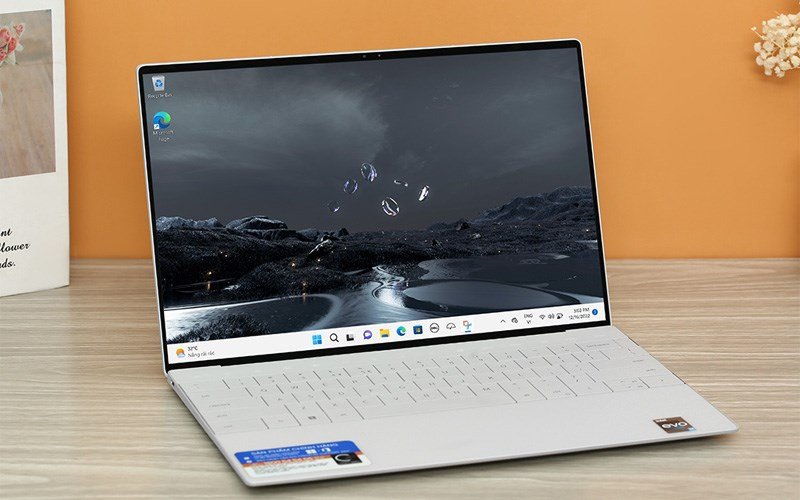 Laptop mỏng nhẹ, tinh tế