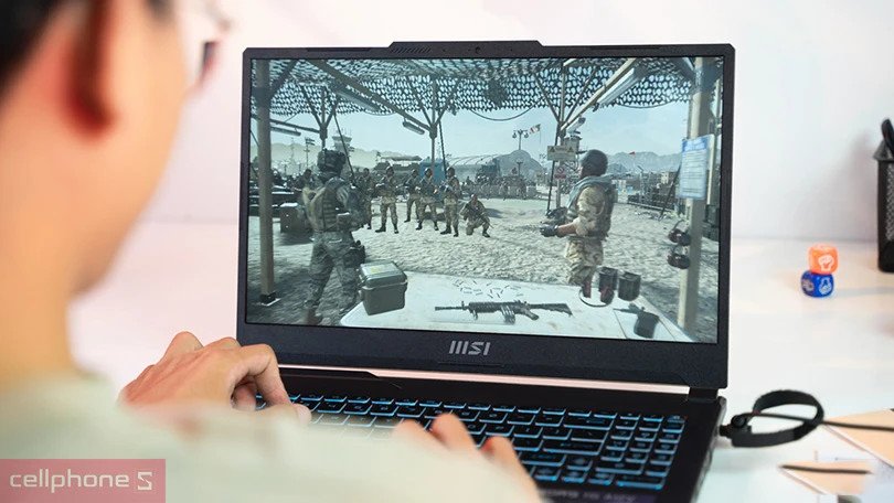 Laptop MSI Cyborg 15 A12VE-240VN với bàn phím có đèn nền và touchpad rộng rãi