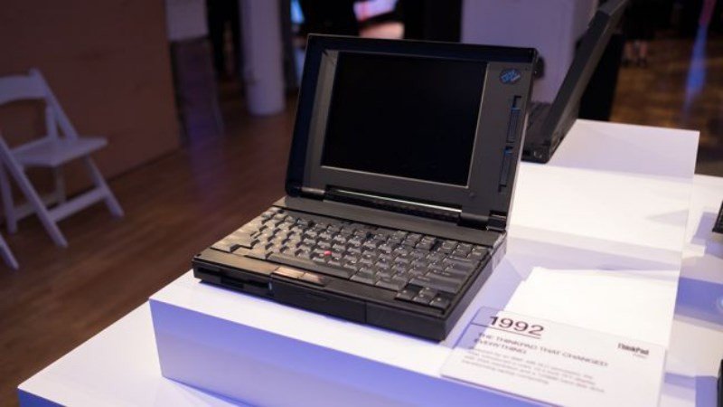 laptop ra đời năm nào