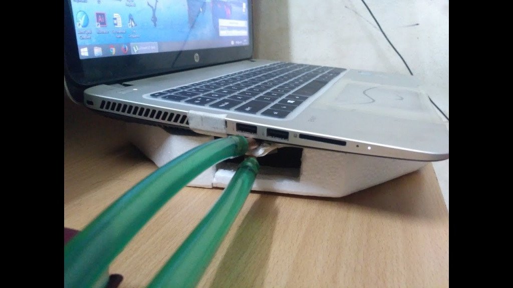 Laptop tản nhiệt nước tùy chỉnh