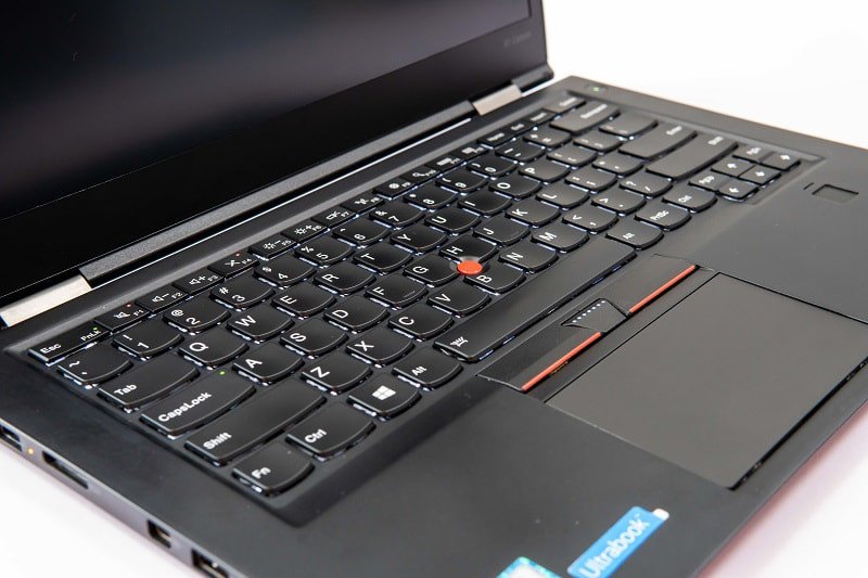 Laptop Thinkpad X1 Carbon Gen 4 với màn hình sắc nét, phù hợp cho dân đồ họa khi mua bán laptop Hà Nội