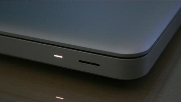 Laptop thường không bị ảnh hưởng khi gập màn hình mà không tắt máy nếu cài đặt đúng cách