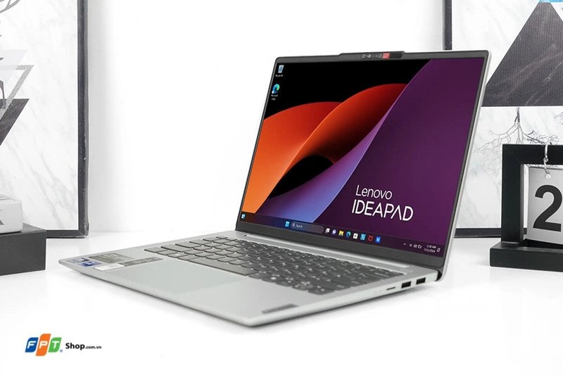 laptop văn phòng màn hình OLED