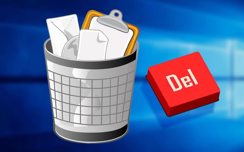 Laptop với biểu tượng Recycle Bin để dọn dẹp dữ liệu cũ