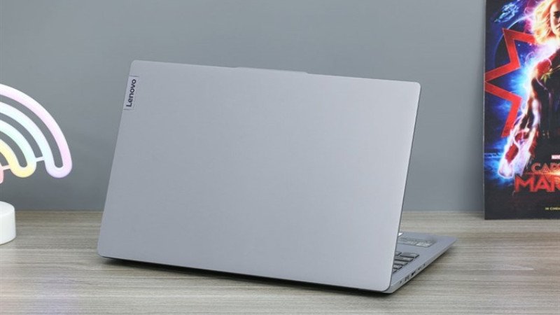 Lenovo Ideapad Slim 3 15AMN8 R5 7520U, thiết kế mỏng nhẹ, pin lâu