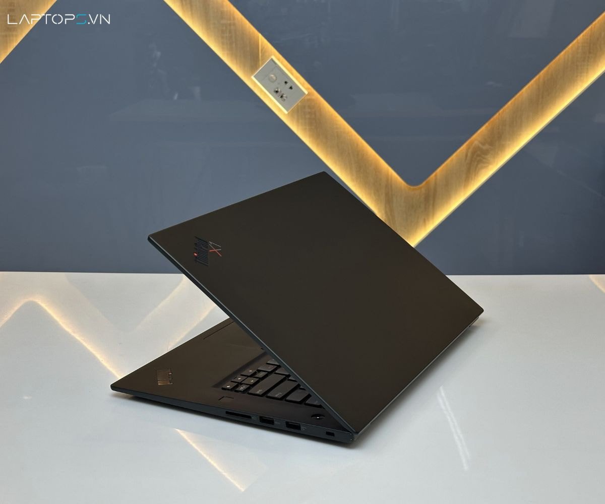 Lenovo ThinkPad X1 Extreme Gen 3, một trong nhiều mẫu laptop cũ cao cấp tại thị trường Hồ Chí Minh