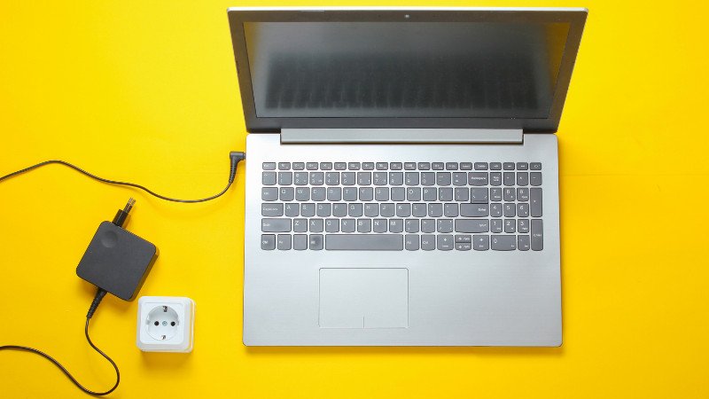 Linh hoạt cắm sạc pin laptop Asus để đảm bảo pin sử dụng được máy tính liên tục