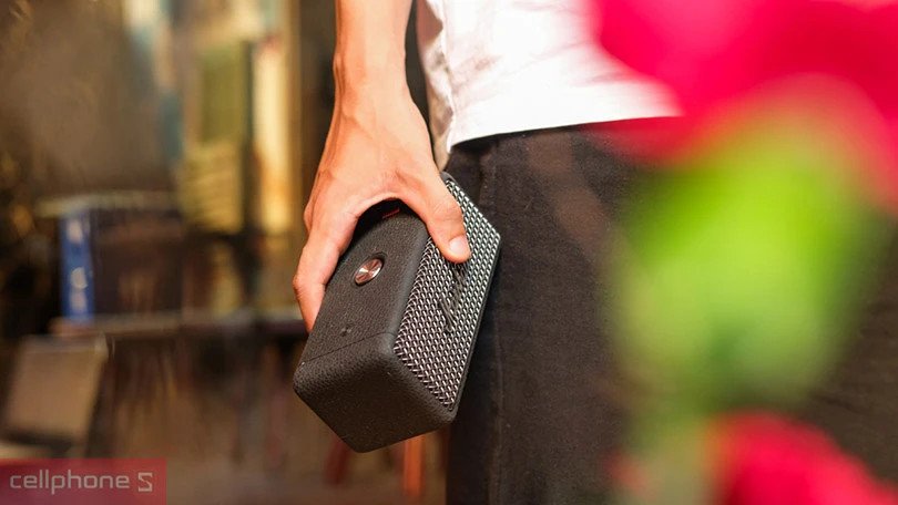 Loa Marshall Emberton II với nút điều khiển đa chức năng và chuẩn kháng nước IP67