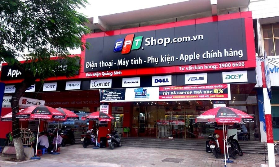 Logo và mặt tiền cửa hàng FPT Shop, địa chỉ mua laptop chính hãng ở Hà Nội