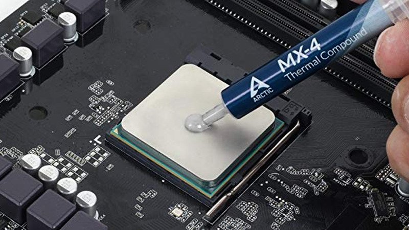 Lợi ích của việc vệ sinh laptop định kỳ trong việc giảm nhiệt độ và tăng hiệu suất làm việc, ảnh hưởng tích cực đến pin laptop.