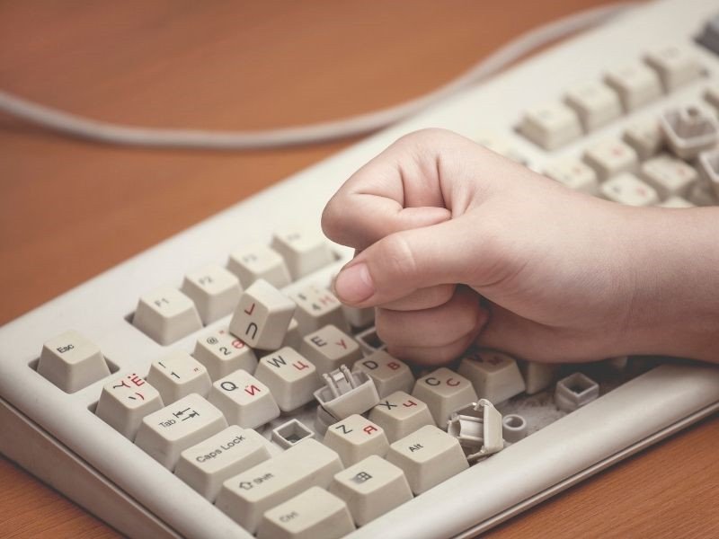 Lỗi liệt phím bàn phím laptop Dell gây ra nhiều phiền toái