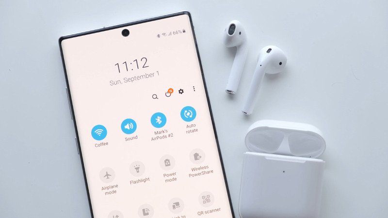 Luôn thử tai nghe với thiết bị di động trước khi mua để tránh lỗi không tương thích gây ra tai nghe bên to bên nhỏ