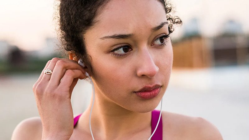 Lưu ý độ bám của tai nghe earbuds khi hoạt động mạnh