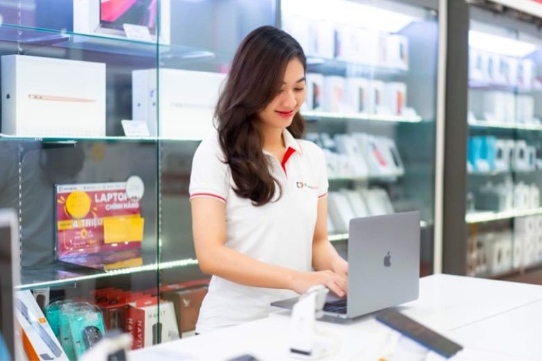 MacBook gọn nhẹ, sang trọng phù hợp cho sinh viên kinh tế và kế toán thường xuyên di chuyển