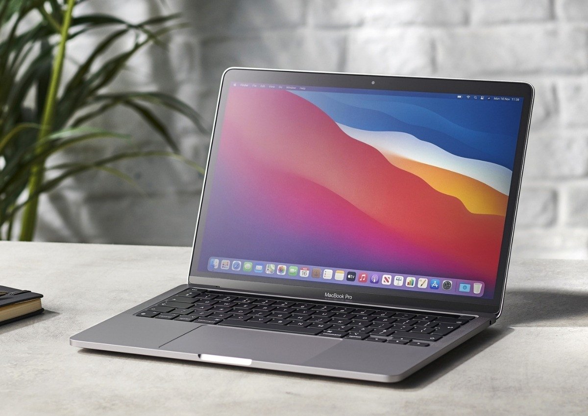 MacBook Pro 13 inch với màn hình Retina sắc nét, phù hợp cho công việc sáng tạo và chuyên nghiệp.