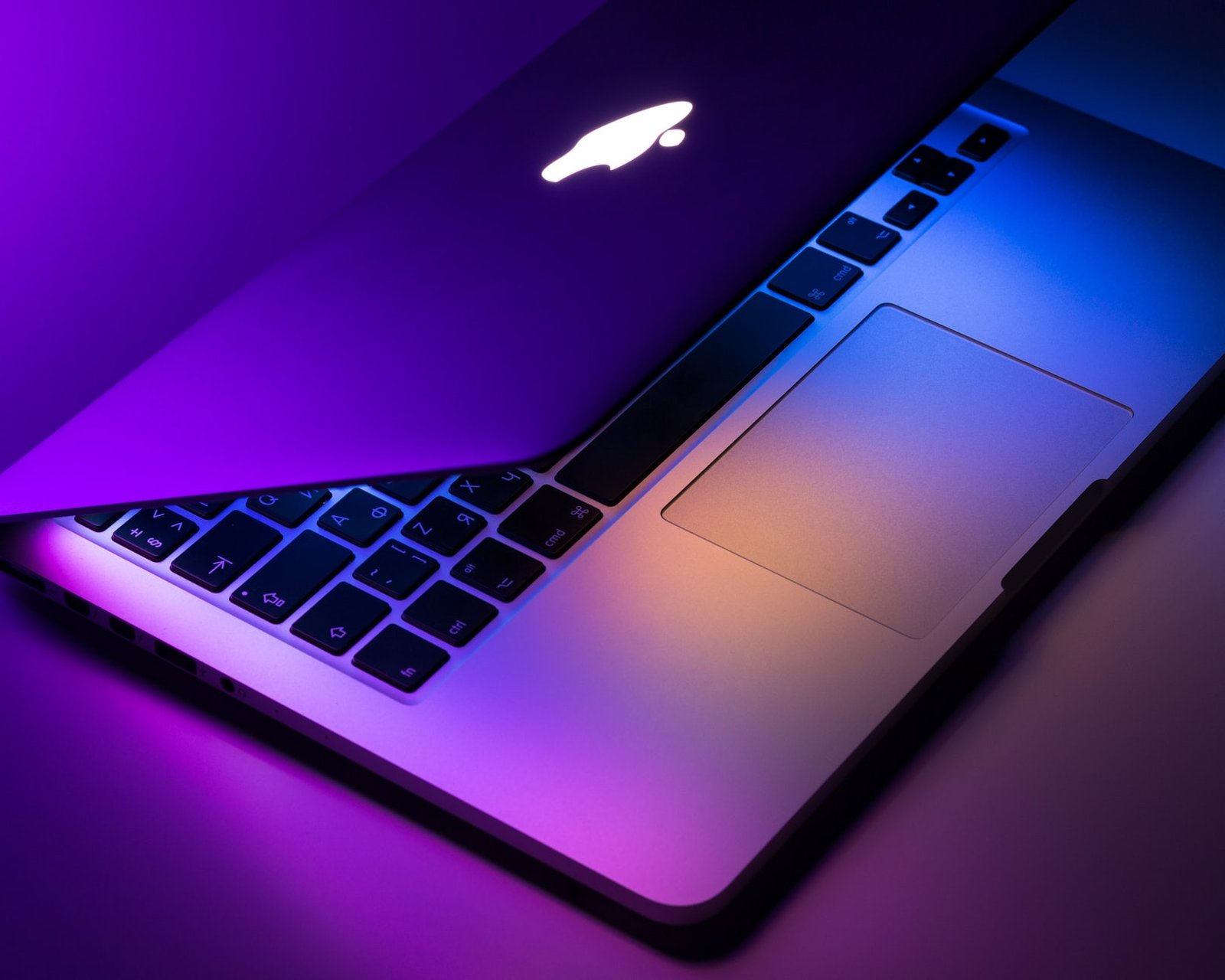 MacBook Pro – sự lựa chọn cao cấp cho sinh viên