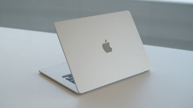 MacBook thanh lịch với hệ điều hành macOS mượt mà