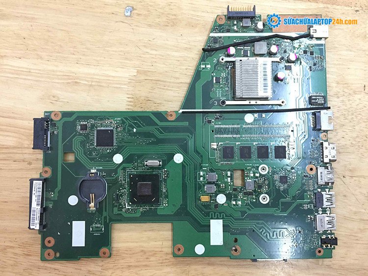 Mainboard lỗi có thể gây ra tình trạng laptop sập nguồn khi rút sạc