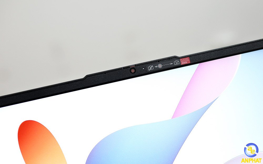 Màn hình của laptop Lenovo IdeaPad Slim 3 14IAH8 83EQ0004VN hiển thị sáng rõ và sắc nét